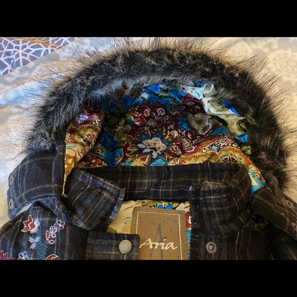 Aria Floral Limited Edition Vest - Picture 5 of 6